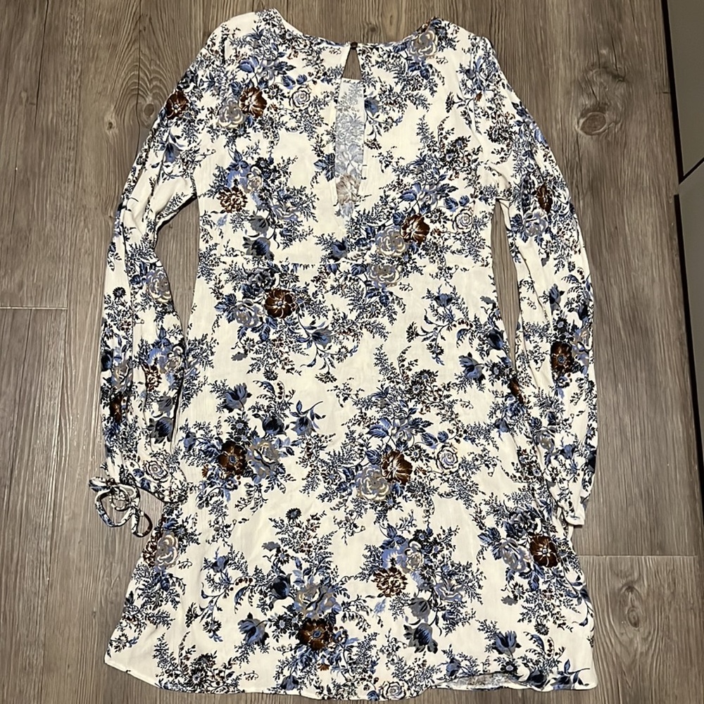 AEO Floral Cold Shoulder Long-Sleeve Dress Like New - Picture 8 of 9